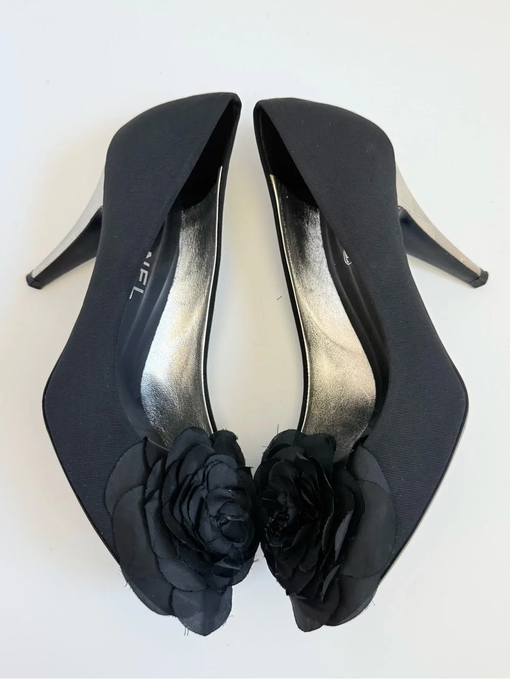 Chanel G27473 Camellia Flower Satin Pumps Silver CC Heels Karl Era EU 38